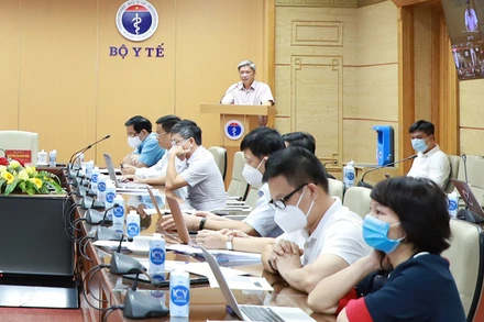 Thứ trưởng Y tế Nguyễn Trường Sơn phát biểu tại hội nghị. 