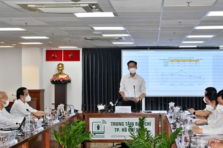 Tại buổi họp báo.