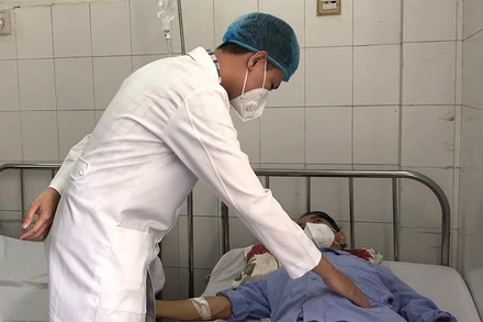 Bệnh nhân tỉnh, ổn định sau khi can thiệp nội mạch.