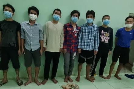 Các đối tượng tại cơ quan công an.