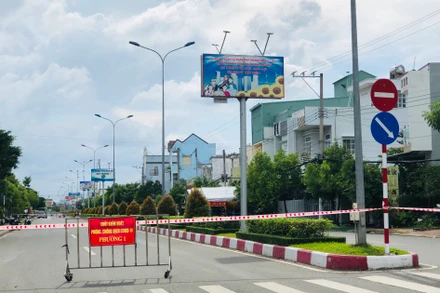 UBND thành phố Bạc Liêu phong tỏa khu vực đường Trần Huỳnh. (Ảnh Trọng Duy)