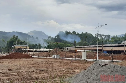 Nhà máy sản xuất gạch tuynel ở tổ 19, phường Him Lam vẫn hoạt động sản xuất bình thường.