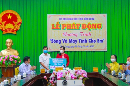 Nhiều tổ chức, cá nhân hỗ trợ chương trình “Sóng và máy tính cho em” tại lễ phát động.