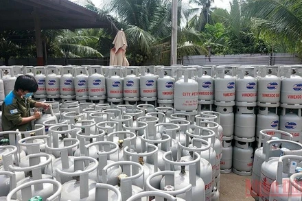 Giá gas đã tăng tháng thứ 6 liên tiếp với tổng mức tăng 117.000 đồng/bình 12kg.