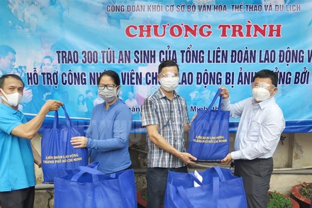 Một triệu túi an sinh Công đoàn cho người lao động