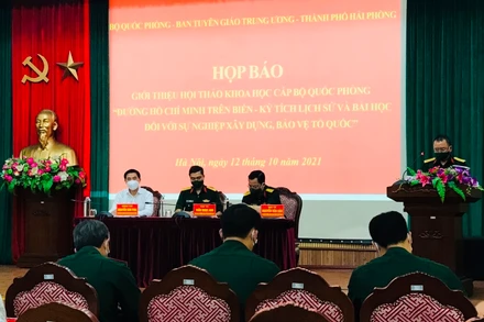 Quang cảnh buổi họp báo.