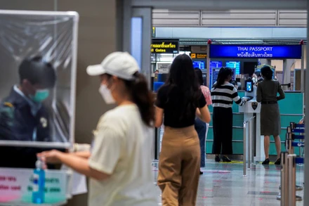 Từ ngày 1/11, du khách đã tiêm vaccine ngừa Covid-19 từ 46 quốc gia khi nhập cảnh vào Thái Lan sẽ không phải cách ly. (Ảnh: Reuters)