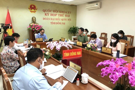 Quang cảnh buổi thảo luận tổ về dự án Luật Cảnh sát cơ động của Đoàn đại biểu Quốc hội tỉnh Đồng Nai.