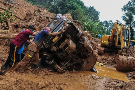 Lở đất ở bang Kerala, miền nam Ấn Độ. (Ảnh The Guardian)