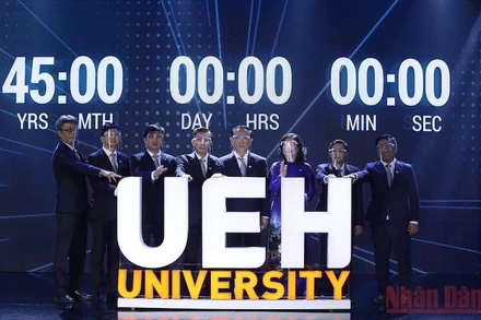 Nghi thức ra mắt 3 trường thành viên Trường đại học Kinh tế TP Hồ Chí Minh và công bố định vị mới.