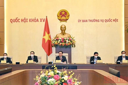 Chủ tịch Quốc hội Vương Đình Huệ cùng các Phó Chủ tịch Quốc hội dự phiên họp. (Ảnh: DUY LINH)