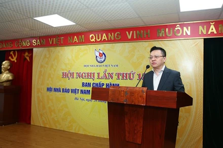 Tân Chủ tịch Hội Nhà báo Việt Nam Lê Quốc Minh phát biểu tại hội nghị. (Ảnh: TTXVN)