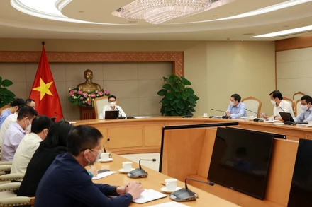 Phó Thủ tướng Chính phủ Vũ Đức Đam làm việc với lãnh đạo một số bộ, ngành về phương án khởi động lại các hoạt động du lịch. (Ảnh: Đình Nam/Cổng TTĐT Chính phủ)