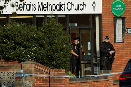 Cảnh sát bảo vệ hiện trường vụ tấn công nghị sĩ ngày 15/10. (Ảnh: Reuters)