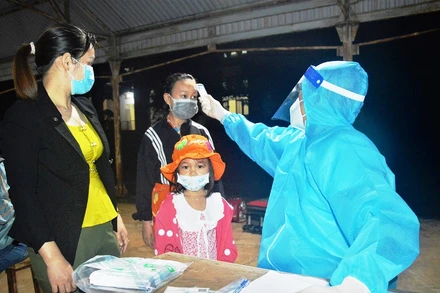 Các công dân được kiểm tra y tế ngay sau khi về đến nơi an toàn. 