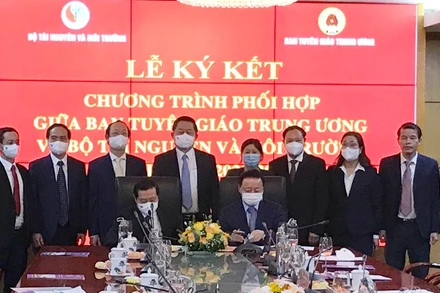 Bộ Tài nguyên và Môi trường và Ban Tuyên giáo Trung ương ký kết Chương trình phối hợp giai đoạn 2021 - 2025.