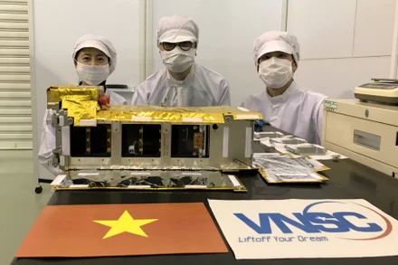 Vệ tinh NanoDragon của Việt Nam chính thức được bàn giao cho Nhật Bản ngày 17/8/2021. (Ảnh: VNSC) 