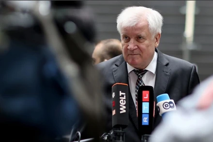Bộ trưởng Nội vụ Đức Horst Seehofer phát biểu trước báo giới ngày 20/10. (Ảnh: Reuters)