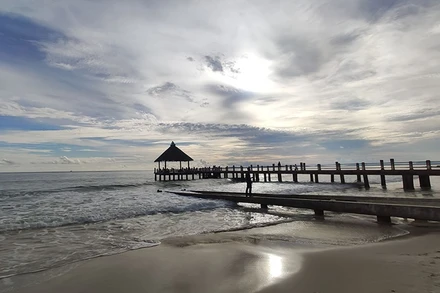 Những bãi biển đẹp của thành phố cảng Preah Sihanouk luôn thu hút du khách Campuchia và quốc tế.