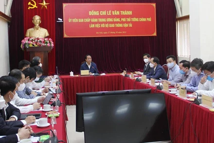 Tại buổi làm việc.