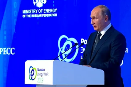 Tổng thống Nga Nga Vladimir Putin phát biểu tại phiên họp toàn thể của Diễn đàn Quốc tế "Tuần lễ Năng lượng Nga" năm 2019. (Ảnh: kremlin.ru)