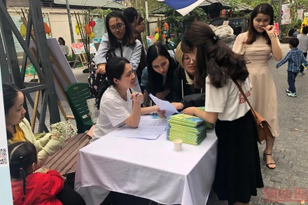 Một chương trình phát sách miễn phí tại Phố sách Hà Nội trước đây.