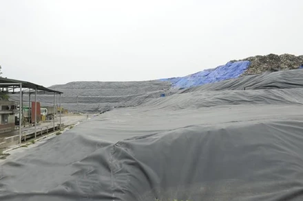 Một góc bãi rác Xuân Sơn, Sơn Tây, Ba Vì, Hà Nội. (Ảnh: TTXVN)