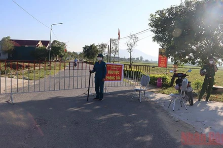 Huyện Cẩm Xuyên thiết lập các chốt phong tỏa khu vực liên quan đến ca bệnh. 