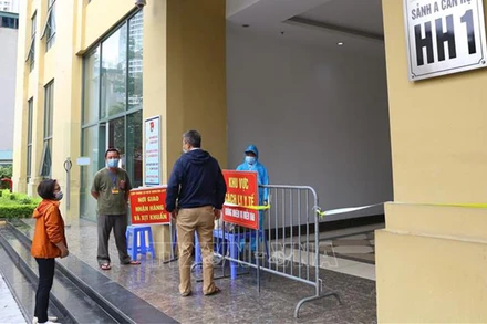 Hà Nội phong tỏa khu chung cư liên quan đến ca nghi mắc Covid-19