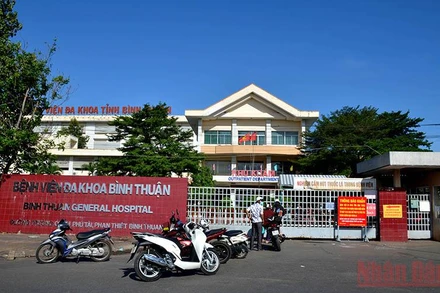 Bệnh viện đa khoa tỉnh Bình Thuận tiến hành phong tỏa Khoa Ngoại Tổng quát sau khi phát hiện ca dương tính.