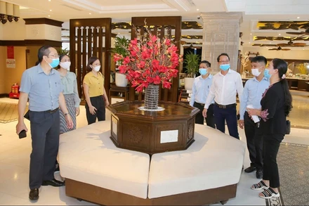 Đoàn khảo sát tiến hành khảo sát một số khu, điểm du lịch, cơ sở dịch vụ. (Ảnh: CTV)