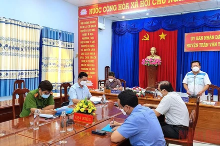 UBND huyện Trần Văn Thời họp báo cung cấp thông tin vụ tiêu hủy đàn vật nuôi nhằm phục vụ phòng, chống dịch.