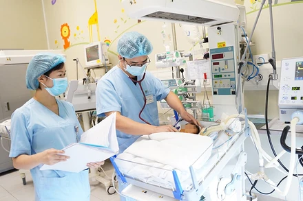 Bệnh nhi đã được hồi sinh sau 52 ngày được các bác sĩ tích cực điều trị.