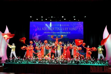 Khúc tráng ca Hà Nội giúp khán giả ôn lại quá khứ hào hùng của Thủ đô.