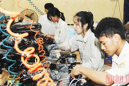 Kinh tế Việt Nam năm 2021 có nhiều tín hiệu tích cực. Ảnh: SONG ANH