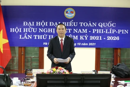 Thứ trưởng Nông nghiệp và Phát triển nông thôn Phùng Đức Tiến phát biểu tại Đại hội. (Ảnh: VUFO)