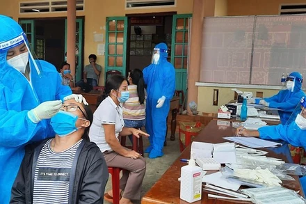 Mở rộng đối tượng xét nghiệm tại huyện Phước Sơn.