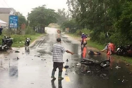 Hiện trường vụ tai nạn giao thông làm 3 người thiệt mạng.