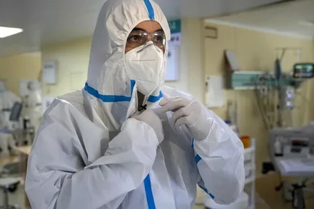 Hệ thống y tế Nga đang đối mặt diễn biến dịch bệnh Covid-19 phức tạp. (Nguồn: russian.rt.com)