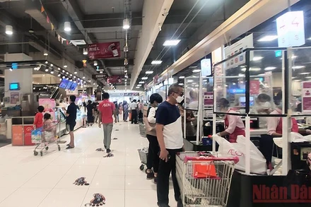 Nhiều doanh nghiệp Campuchia đang phục hồi khi Chính phủ từng bước mở cửa lại nền kinh tế (Ảnh: Nguyễn Hiệp)