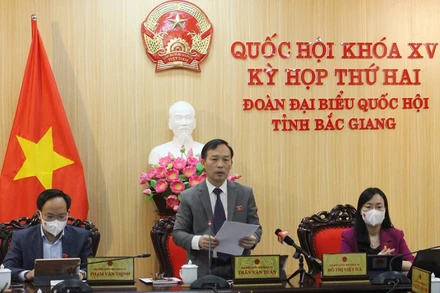 Đại biểu Quốc hội Trần Văn Tuấn (Bắc Giang) phát biểu tại phiên thảo luận trực tuyến. (Ảnh: baobacgiang.com.vn)