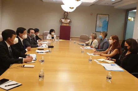 Thứ trưởng Lê Quốc Doanh và đoàn đại biểu Bộ Nông nghiệp và Phát triển nông thôn Việt Nam làm việc với Cơ quan đại diện thương mại Hoa Kỳ (USTR).