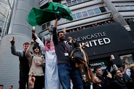 Người hâm mộ Newcastle phấn khích trước kỷ nguyên mới. (Ảnh: Marca)