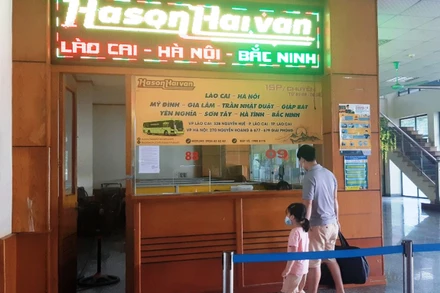 Xe khách tuyến Lào Cai - Hà Nội đã hoạt động trở lại. (Ảnh: Mạnh Dũng)