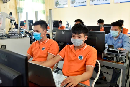 Nhiều sinh viên được đào tạo nghề theo chuẩn quốc tế có việc làm, thu nhập ổn định sau tốt nghiệp. 