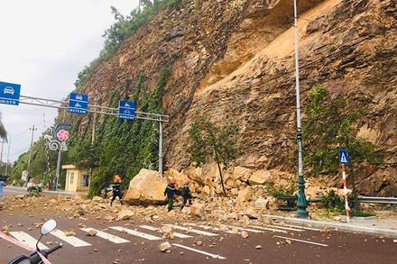 Sạt lở núi tại TP Quy Nhơn, tỉnh Bình Định.