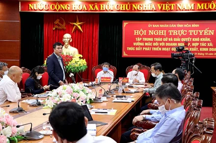 Đại diện Hội Doanh nghiệp tỉnh Hòa Bình nêu ra các khó khăn tại cuộc họp.
