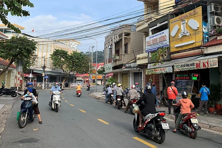  Buổi sáng trên một góc phố ở TP Thủ Dầu Một, tỉnh Bình Dương.