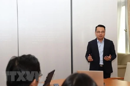 Chủ tịch Mạng lưới đổi mới sáng tạo Việt Nam tại châu Âu, Nguyễn Việt Anh phát biểu. (Ảnh: TTXVN)