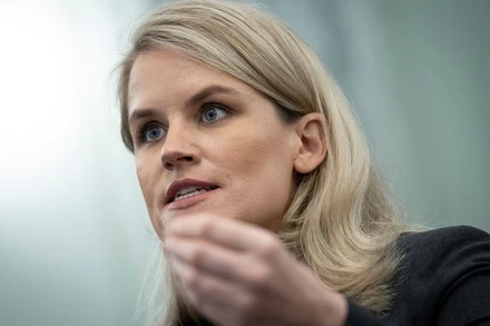 Cựu nhân viên Facebook Frances Haugen điều trần trước một tiểu ban của Thượng viện Mỹ ngày 5/10/2021. (Ảnh: Reuters)